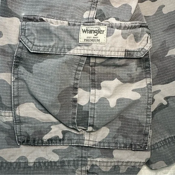 Wrangler Men’s Genuine Camo Cargo Shorts. Size 36. - Picture 7 of 7